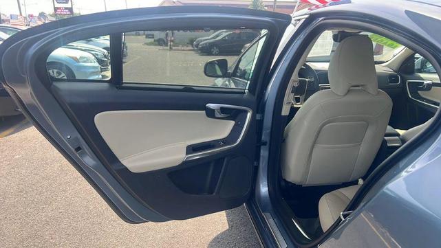 Photo of 2017 Mussel Blue Metallic Volvo S60 Inscription