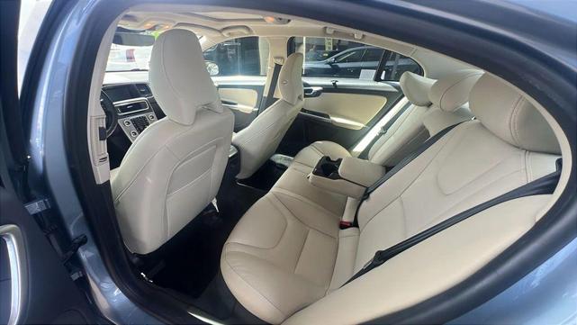 Photo of 2017 Mussel Blue Metallic Volvo S60 Inscription