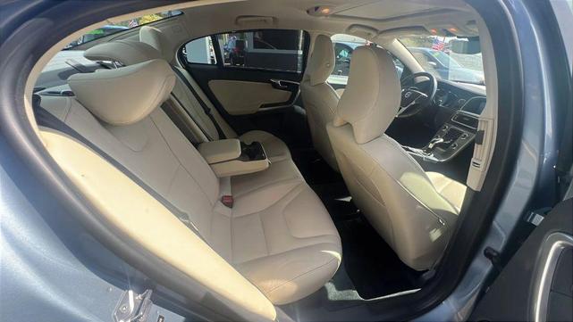 Photo of 2017 Mussel Blue Metallic Volvo S60 Inscription