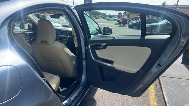 Photo of 2017 Mussel Blue Metallic Volvo S60 Inscription