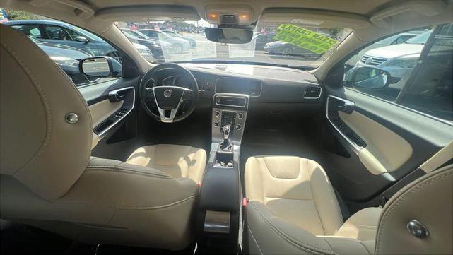 Photo of 2017 Mussel Blue Metallic Volvo S60 Inscription
