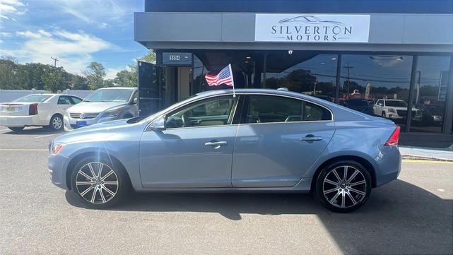 Photo of 2017 Mussel Blue Metallic Volvo S60 Inscription