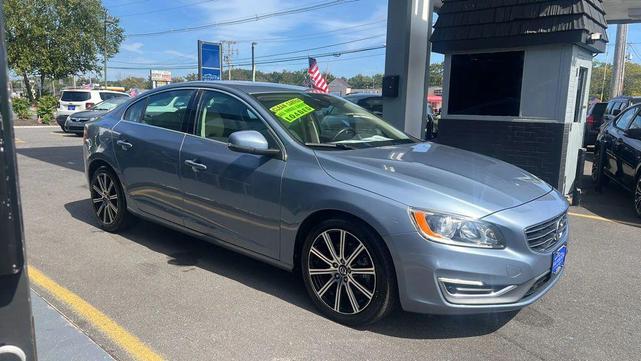 Photo of 2017 Mussel Blue Metallic Volvo S60 Inscription