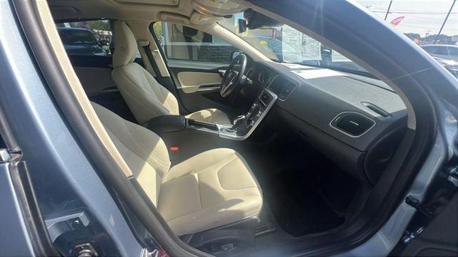 Photo of 2017 Mussel Blue Metallic Volvo S60 Inscription