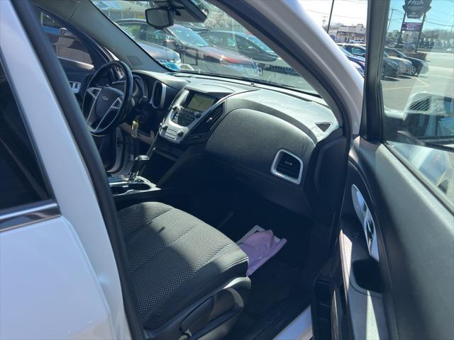 Photo of 2017 Summit White Chevrolet Equinox
