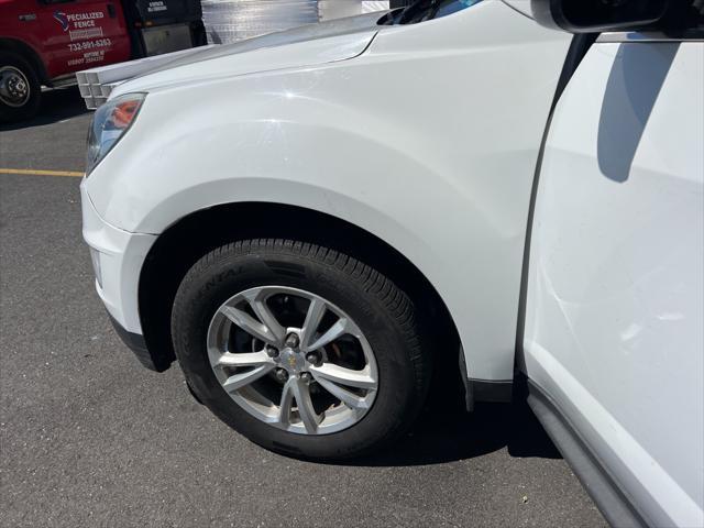 Photo of 2017 Summit White Chevrolet Equinox