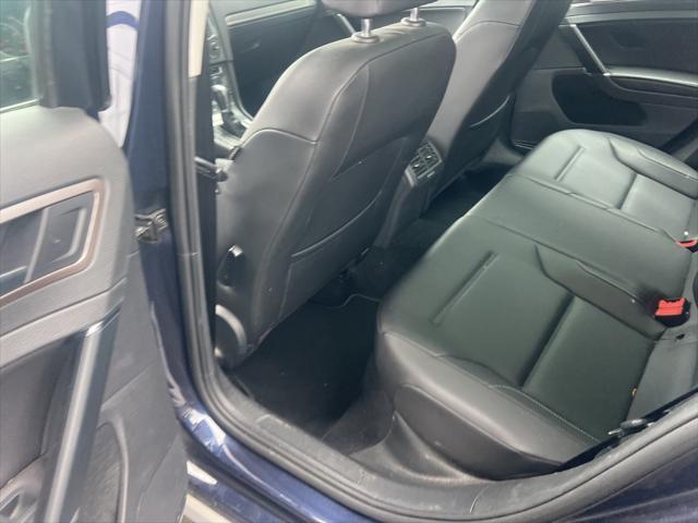 Photo of 2017 Blue Volkswagen Golf Alltrack