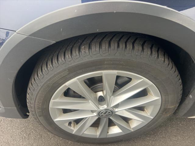 Photo of 2017 Blue Volkswagen Golf Alltrack