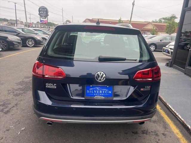 Photo of 2017 Blue Volkswagen Golf Alltrack