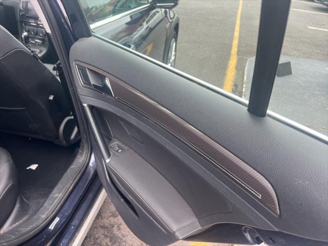 Photo of 2017 Blue Volkswagen Golf Alltrack