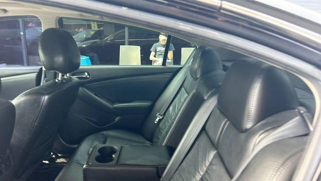 Photo of 2011 Super Black Nissan Altima