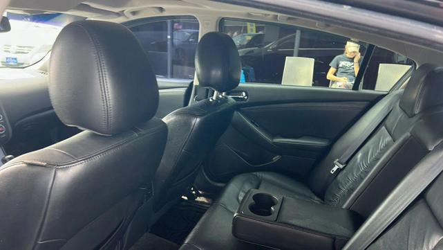 Photo of 2011 Super Black Nissan Altima