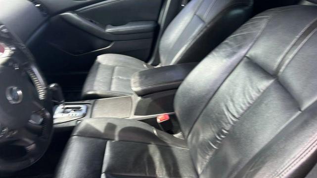 Photo of 2011 Super Black Nissan Altima