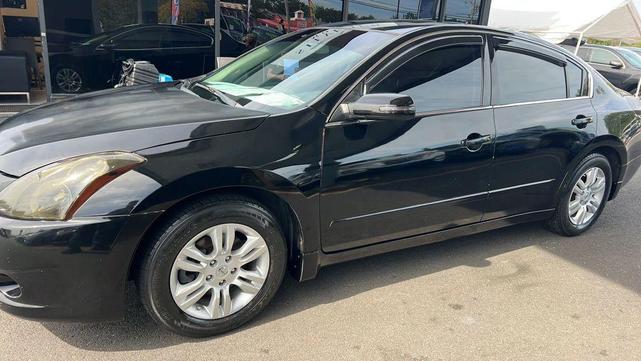 Photo of 2011 Super Black Nissan Altima