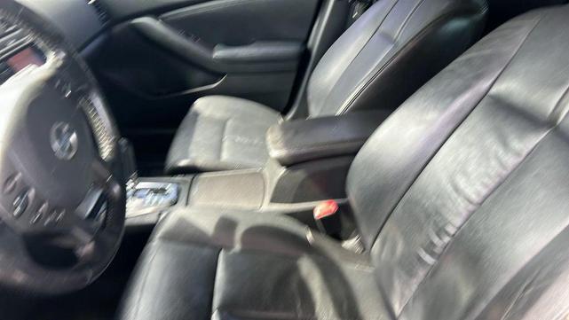 Photo of 2011 Super Black Nissan Altima
