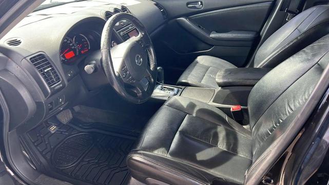 Photo of 2011 Super Black Nissan Altima