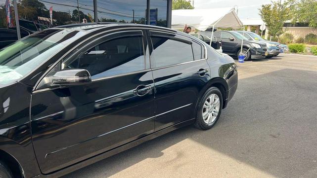 Photo of 2011 Super Black Nissan Altima