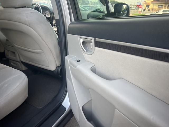 Photo of 2009 Radiant Silver Metallic Hyundai SANTA FE