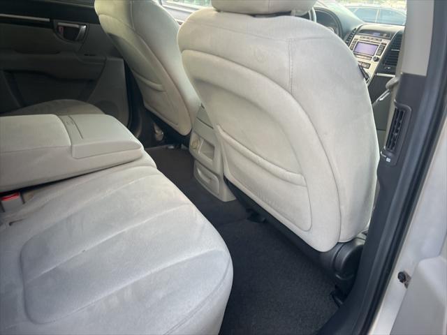 Photo of 2009 Radiant Silver Metallic Hyundai SANTA FE