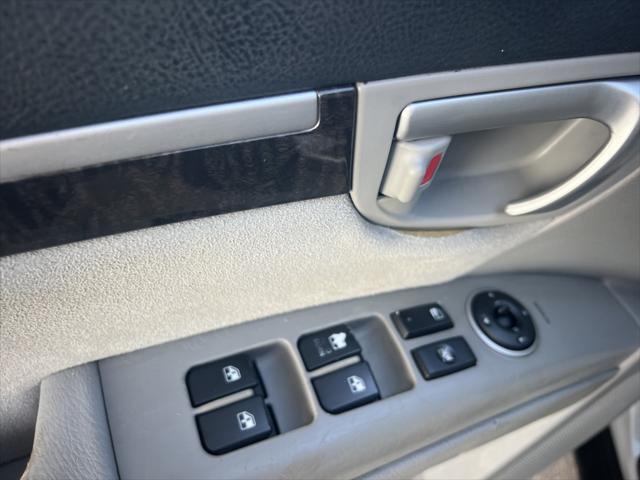 Photo of 2009 Radiant Silver Metallic Hyundai SANTA FE