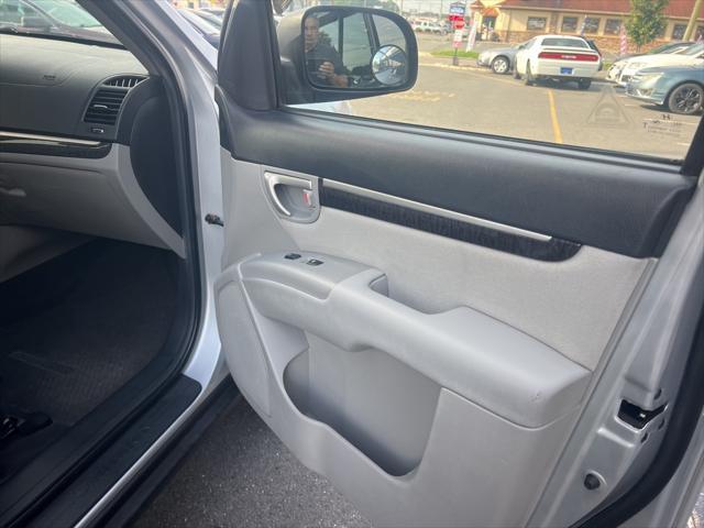 Photo of 2009 Radiant Silver Metallic Hyundai SANTA FE