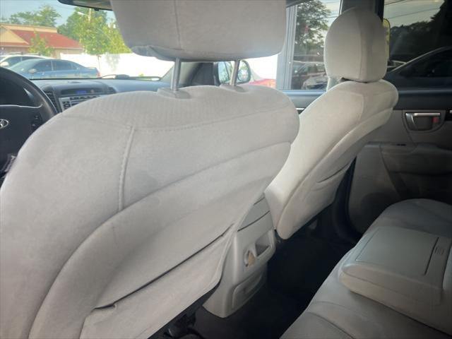 Photo of 2009 Radiant Silver Metallic Hyundai SANTA FE