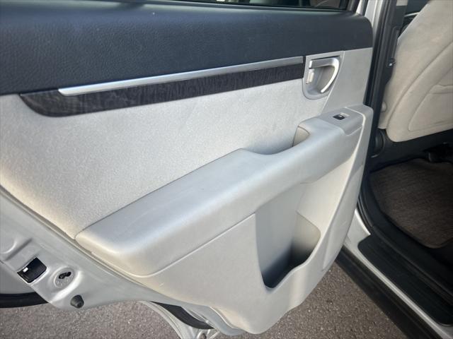 Photo of 2009 Radiant Silver Metallic Hyundai SANTA FE