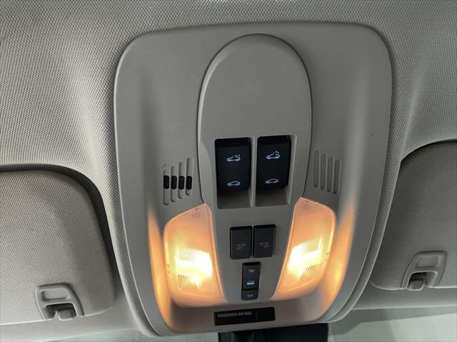 Photo of 2011 Silver Ice Metallic Chevrolet Equinox