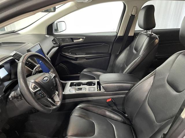 Photo of 2021 Iconic Silver Metallic Ford Edge