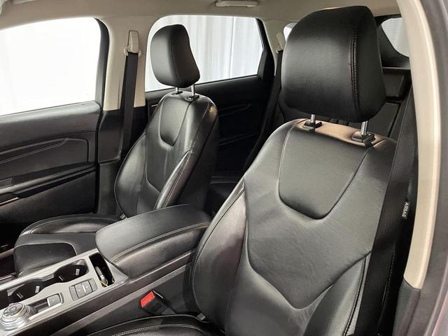 Photo of 2021 Iconic Silver Metallic Ford Edge