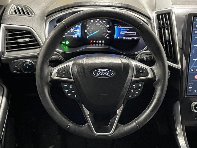 Photo of 2021 Iconic Silver Metallic Ford Edge