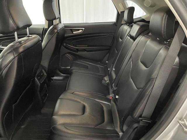 Photo of 2021 Iconic Silver Metallic Ford Edge