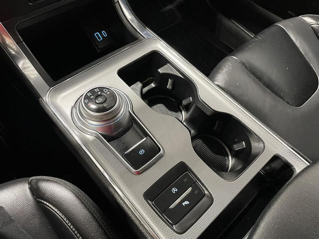 Photo of 2021 Iconic Silver Metallic Ford Edge