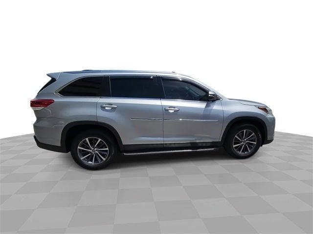 Photo of 2019 Celestial Silver Metallic Toyota Highlander