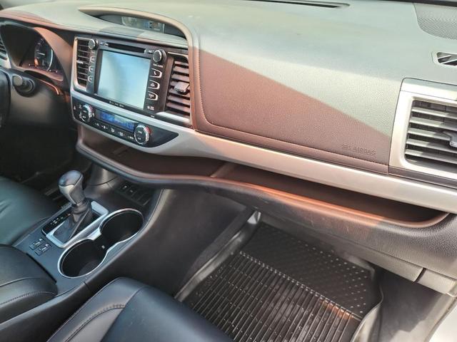 Photo of 2019 Celestial Silver Metallic Toyota Highlander