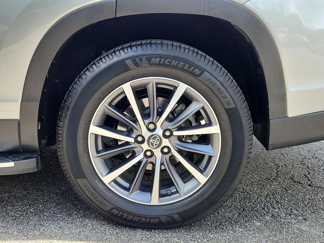 Photo of 2019 Celestial Silver Metallic Toyota Highlander