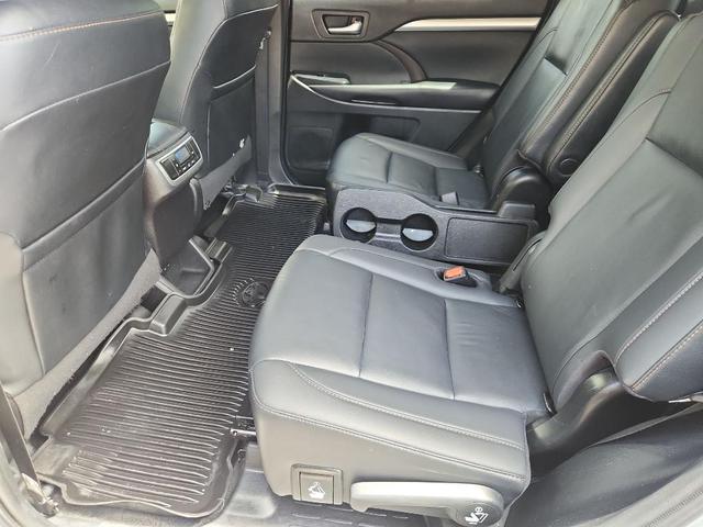 Photo of 2019 Celestial Silver Metallic Toyota Highlander