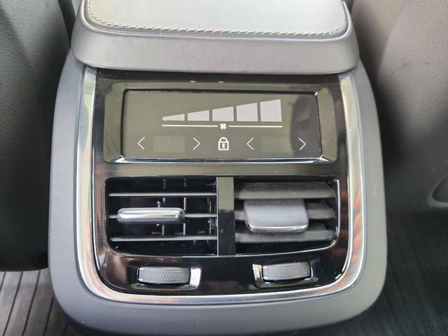 Photo of 2018 Onyx Black Metallic Volvo XC90