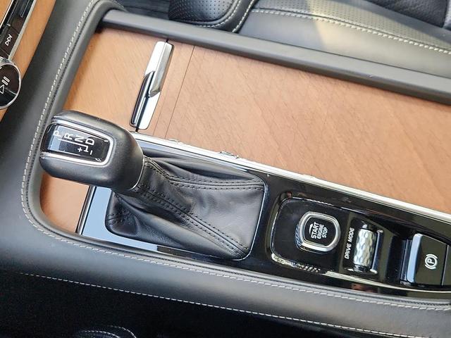 Photo of 2018 Onyx Black Metallic Volvo XC90