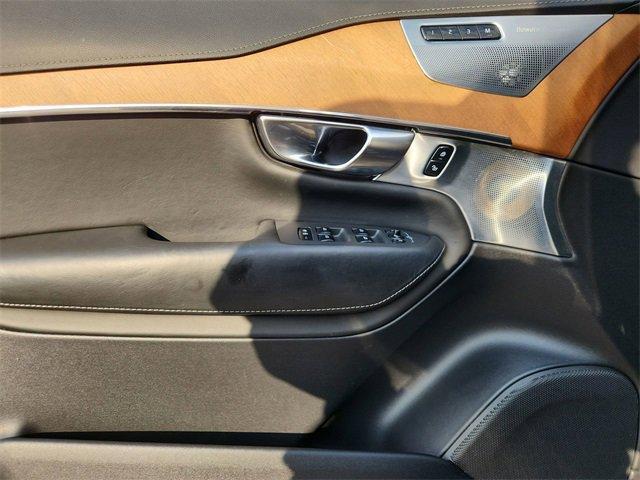 Photo of 2018 Onyx Black Metallic Volvo XC90