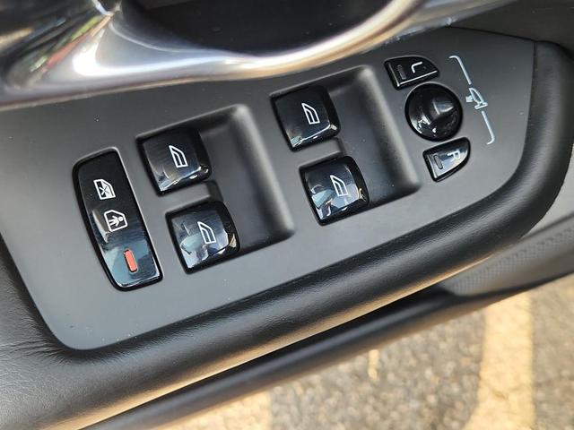 Photo of 2018 Onyx Black Metallic Volvo XC90