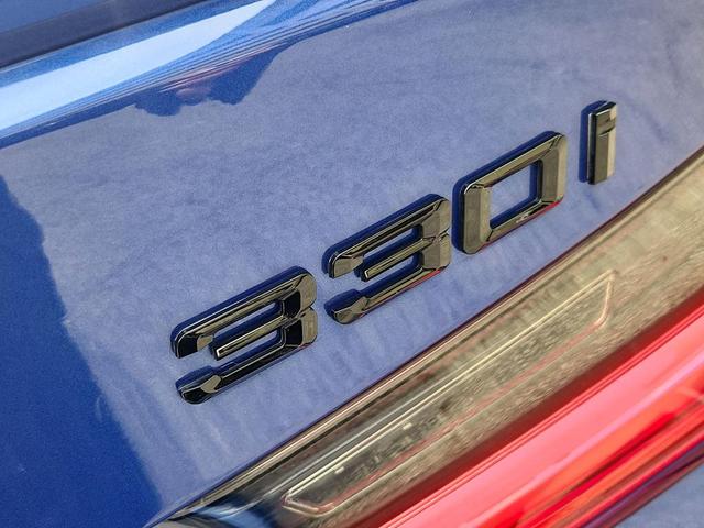Photo of 2021 Portimao Blue Metallic BMW 330