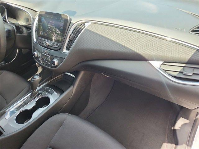 Photo of 2019 Summit White Chevrolet Malibu