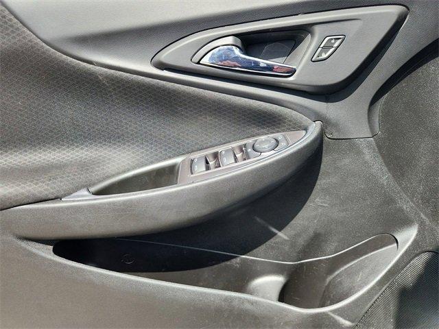 Photo of 2019 Summit White Chevrolet Malibu
