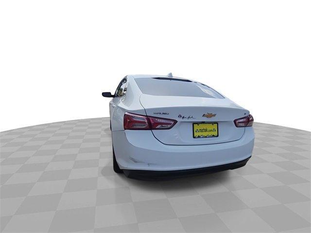 Photo of 2019 Summit White Chevrolet Malibu