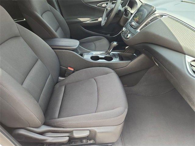 Photo of 2019 Summit White Chevrolet Malibu