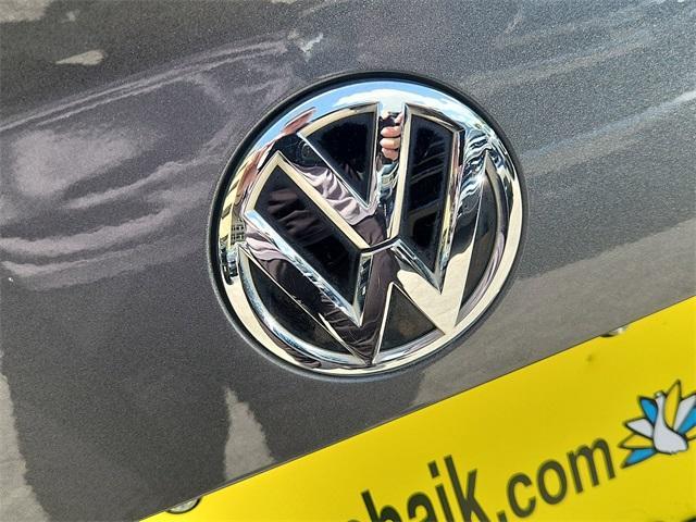 Photo of 2020 Platinum Gray Metallic Volkswagen Jetta
