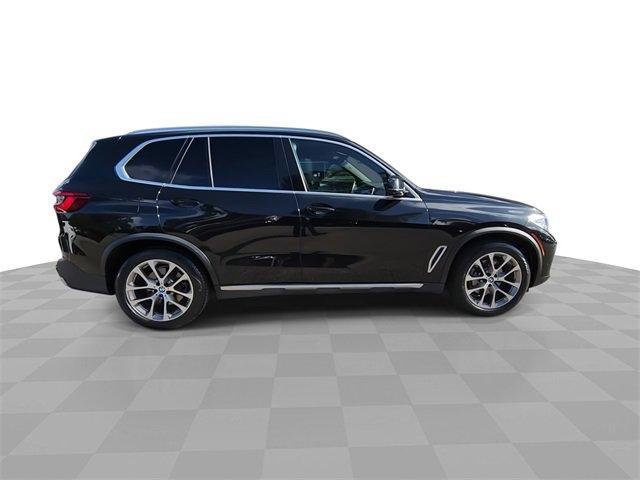 Photo of 2020 Black Sapphire Metallic BMW X5