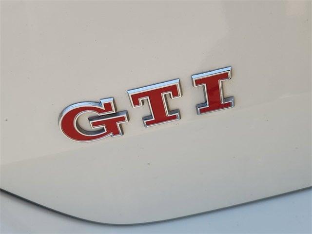 Photo of 2016 White Volkswagen Golf GTI
