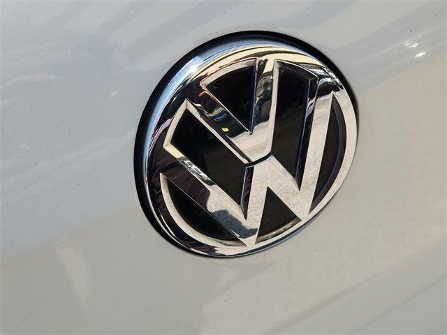 Photo of 2016 White Volkswagen Golf GTI